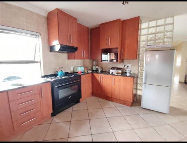 6 BEDROOM HOUSE FOR SALE IN MONTANA PARK